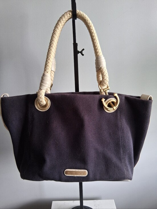 Michael Kors Handbags - Michael Kors Classic Summer Purse
